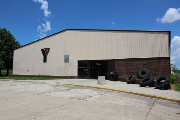 1208 N Wenthe Dr, Effingham, IL 62401
